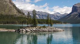 lake-minnewanka-1438511.jpg